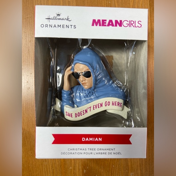 Mean Girls - Hallmark - Damian “She doesn’t even go here.” Ornament - BNIB 📓🚌 - Picture 9 of 9